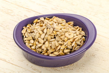 Peeled sunflower seeds