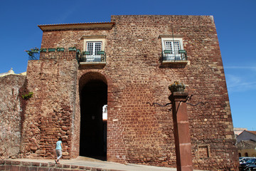 Die Stadtmauer in Silves