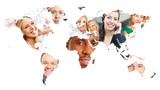 Weltkarte der Erde mit Gesichtern vieler lächelnder Leute
