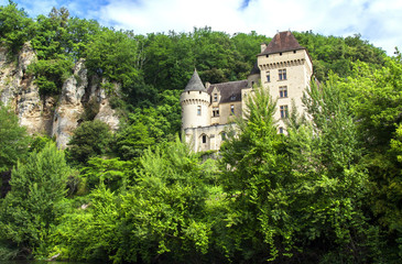 Le château de La Roque Gageac vu depuis la Dordogne. Dordogne. Nouvelle Aquitaine