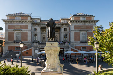 Fototapeta na wymiar Entrance to the Prado Museum in Madrid, with the statue of Philip II in the foreground
