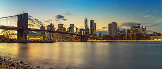 Fototapeta na wymiar Brooklyn bridge and Manhattan after sunset, New York City