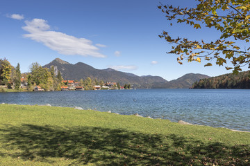 Herbst am Walchensee in Bayern