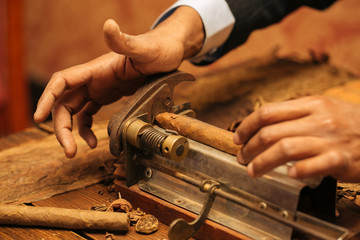 to make a cigar with his hands, sheets for a cigar, handwork