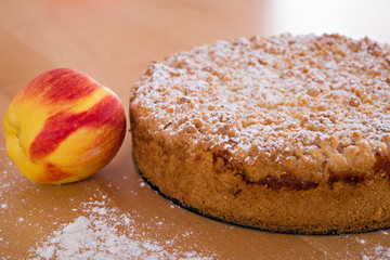 round apple pie with crumbles