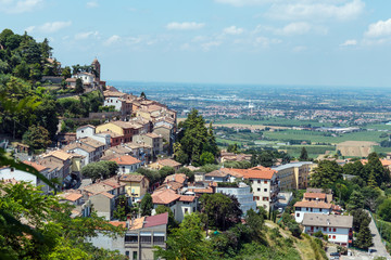 Fototapeta na wymiar General view of the medieval Italian city