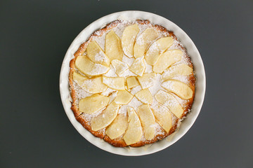 pastry cream pie with apples