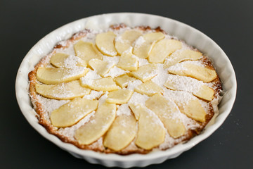 pastry cream pie with apples