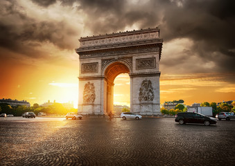 Fototapeta na wymiar Cloudy sky and Arc de Triomphe