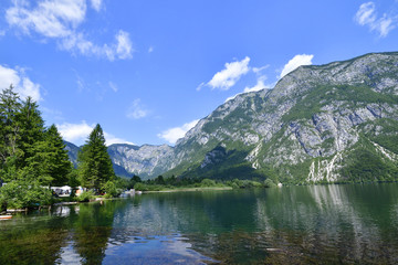 Fototapeta na wymiar Bohinjsko jezero ( Wocheiner See ) in Slowenien