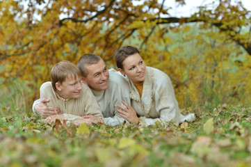 Fototapeta premium Happy family in the autumn park