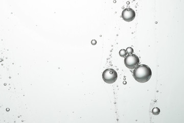 Flowing water bubbles