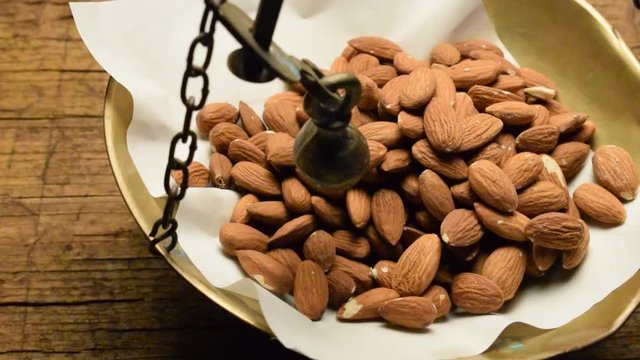 Mandorla Almendra Almond Migdały Mandorle Mandle &Alpha;&mu;ύ&gamma;&delta;&alpha;&lambda;&omicron; plod sgusciate Amande video Ametlla Almonds Amandel noot M&egrave;nnula 