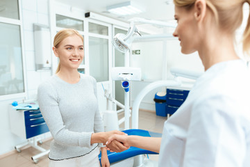 The woman came to the dental clinic. She communicates with a woman's dentist