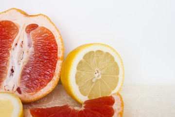 Fototapeta na wymiar Sliced grains of grapefruit close-up in a wooden plate