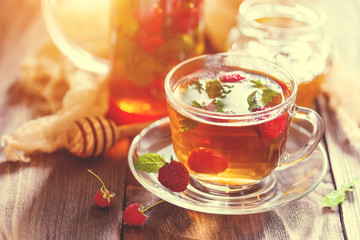Tea with mint and raspberry