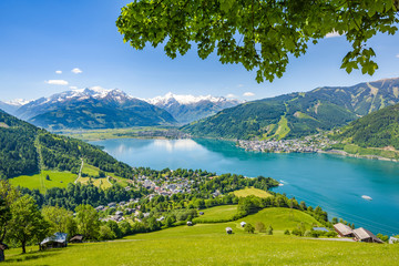 Naklejka premium Idyllic alpine landscape, Zell am See, Pinzgau, Austria