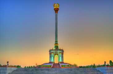 Fototapeta na wymiar Independence Monument in Dushanbe, the Capital of Tajikistan