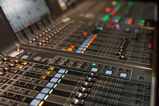live sound mixing console