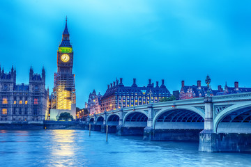 Naklejka na ściany i meble London, the United Kingdom: the Palace of Westminster with Big Ben, Elizabeth Tower, viewed from across the River Thames at night