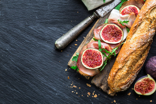 Sandwich with figs and prosciutto