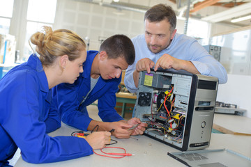 Students learning to repair computer