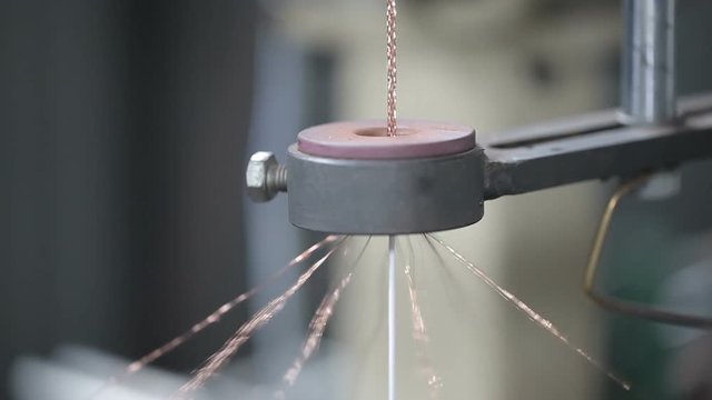 Winding of metal wire on a bobbin in production