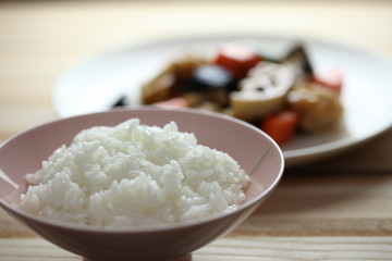 鶏肉と野菜の甘酢炒めとご飯