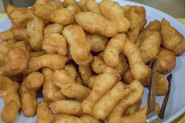 beh teung guai,oil strip,white sugar sponge cake.