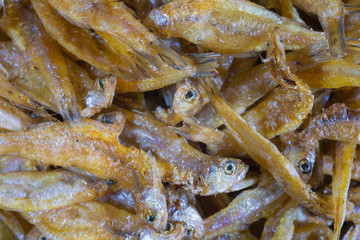Small fried fish combined to look very delicious.