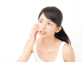 Fototapeta premium スキンケア・目元・悩む若い女性