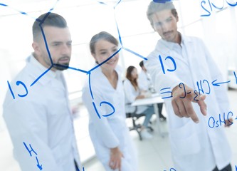 group of laboratory scientists discussing their research in the laboratory.