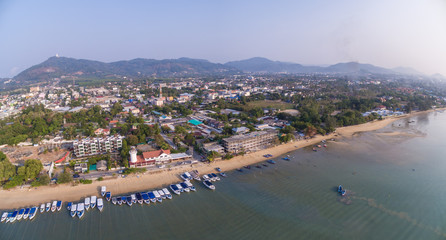 Obraz premium Tourist Speedboats On The Beach In Chalong Bay, Phuket, Thailand, Aerial Drone Shot