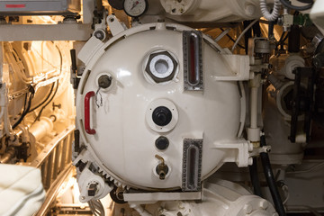 Control of torpedo tubes on a submarine