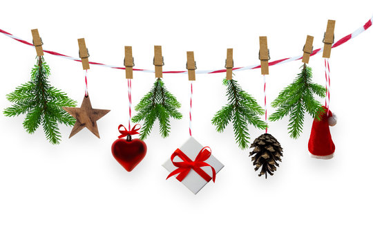 bunte h&auml;ngende weihnachtsdekoration isoliert vor wei&szlig;em hintergrund