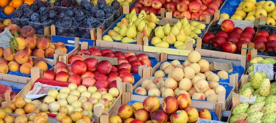  Étal de fruits sur un marché italien © Brad Pict