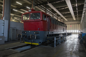 Treni abbandonati, incidentati ed in restauro, riparazione