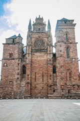 La Cathédrale Notre-Dame-de-l'Assomption et la Place d'Armes à Rodez