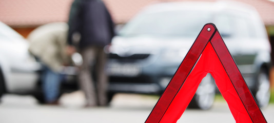 Autounfall, Streit der Fahrer wer Schuld hat 