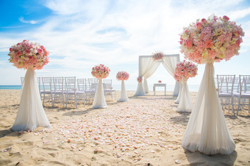 Romantic wedding ceremony on the beach - 175909353