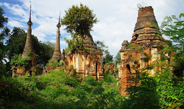 st&ucirc;pas en ruine de Indein