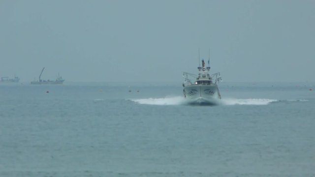 海上の漁船