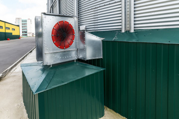 Centrifugal fans for silo ventilation. Large steel silos © nordroden