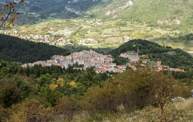 Fototapeta na wymiar veduta del paese di Civitella Alfedena - Parco Nazionale D'Abruzzo