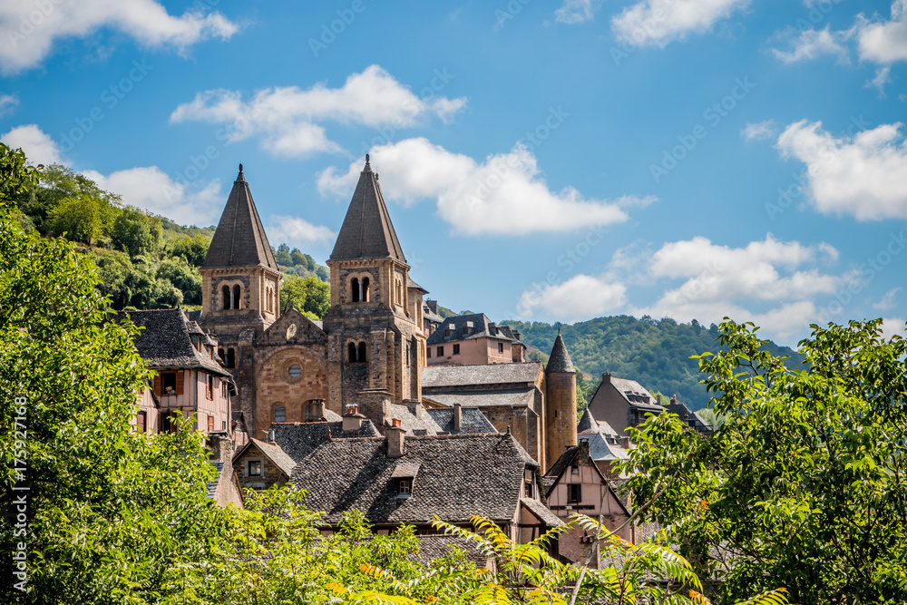 Sticker Vue sur le village de Conques en Rouergue