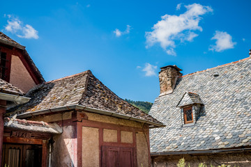 Dans les rues de Conques en Rouergue
