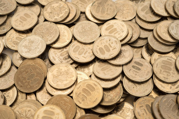 日本の硬貨・500円玉の山
