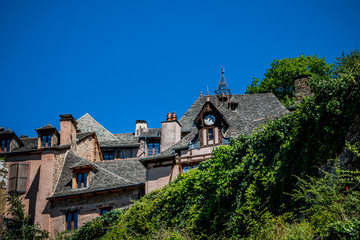 Dans les rues de Conques en Rouergue
