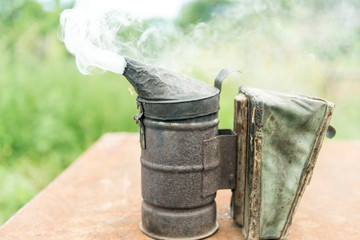 Technology of fumigation of bees. Intoxicating smoke for safe honey production.