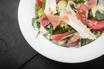 fresh salad with prosciutto and brie cheese